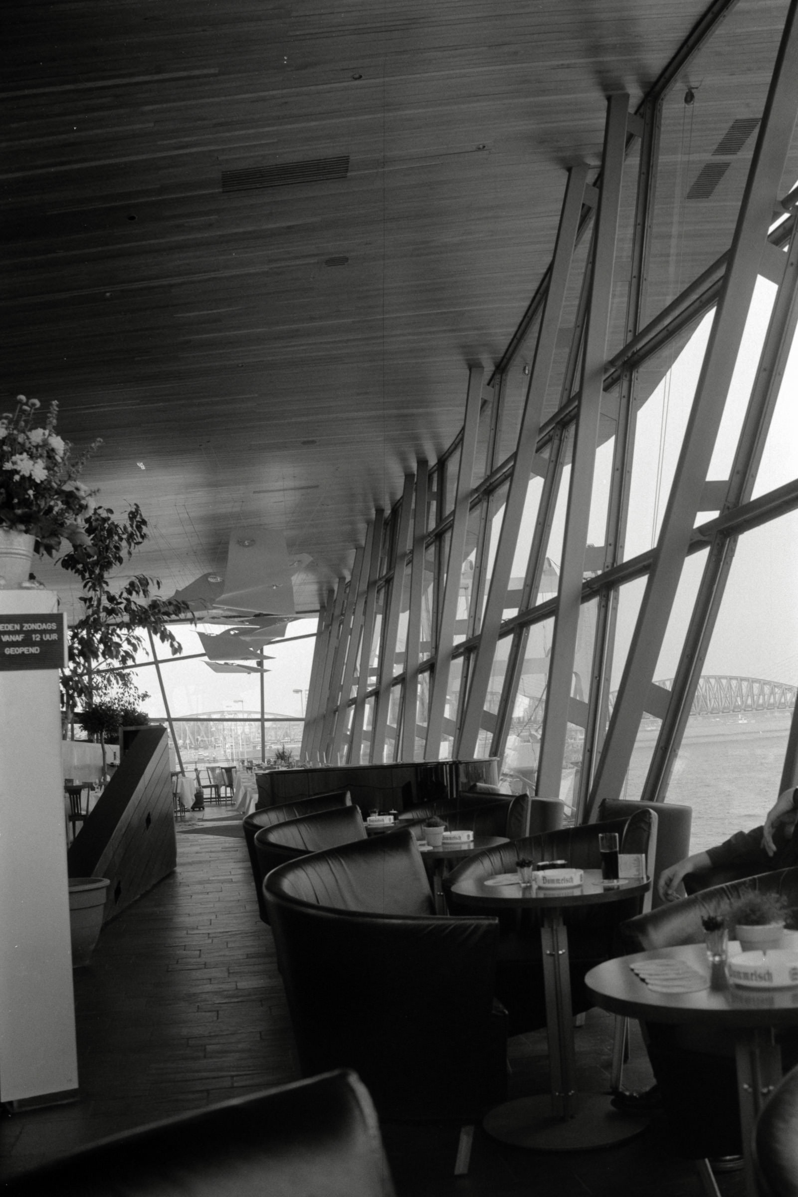 AHP F1992 06 004 sc250507 img19 NLP